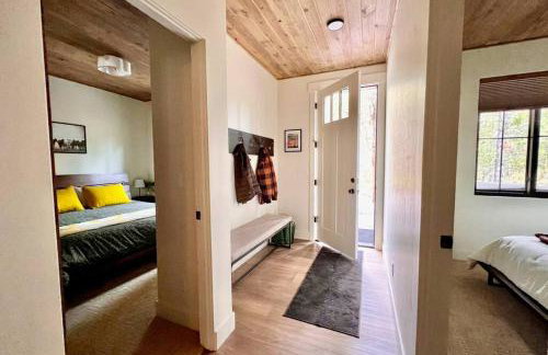 Brand NEW Cabin in the pines - Foto 48