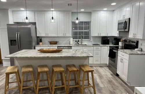 Kid-friendly Home w Pool & BBQ - Photo 15