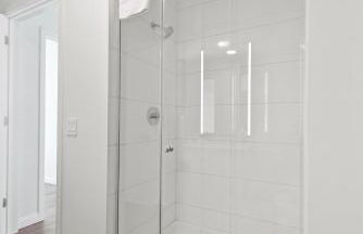 Lux Apts with Lake Views and Top Amenities - Foto 36