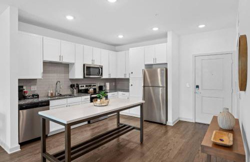 Chic 1BR Apt| King Bed| Pool| Gym| Close 2 Beach. - Foto 5