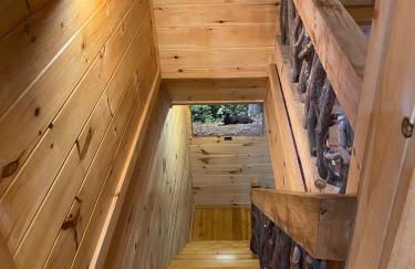 The cozy Lazy Laurel with year-round mountain views, hot tub, fire pit - Foto 19