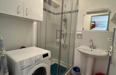 Belle villa entièrement climatisée 4 chambres 10 couchages, fibre WIFI, 2 terrasses parking privatif dans résidence sécurisée piscine commune 800 m de la mer LRCS69 - Foto 7