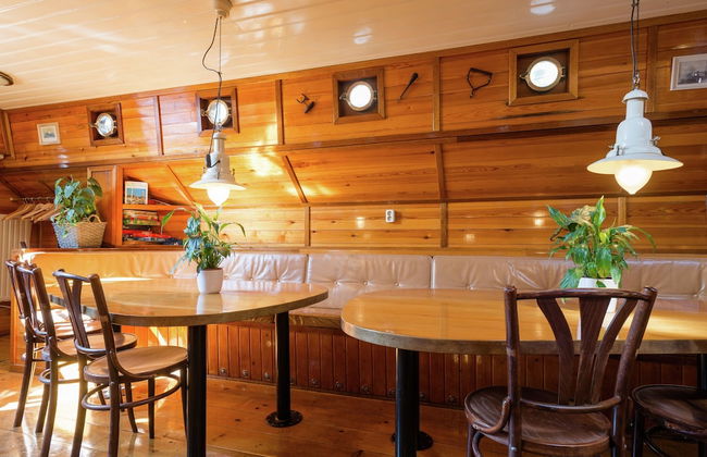 Boat in Leiden Near City Center & Museums - Foto 17