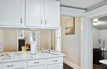 Blue & Gold Retreat sleeps 14 Minutes from ND - Photo 24