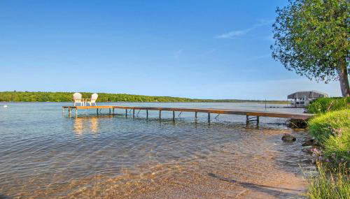 East Jordan Vacation Rental on Lake Charlevoix! - Foto 3