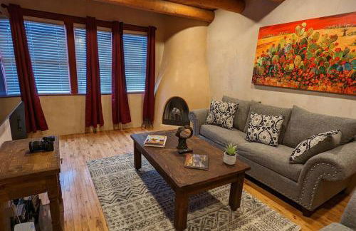 Enchanted Casita with Private Outdoor Hot Tub and Patio, Near Santa Fe Plaza, Sleeps 4 with free parking - Foto 17