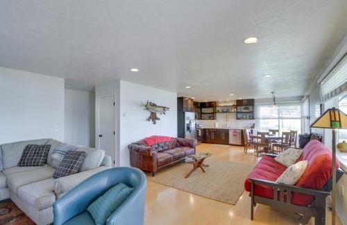 Lakefront Walker Home with Boat Dock and Lift! - Foto 7