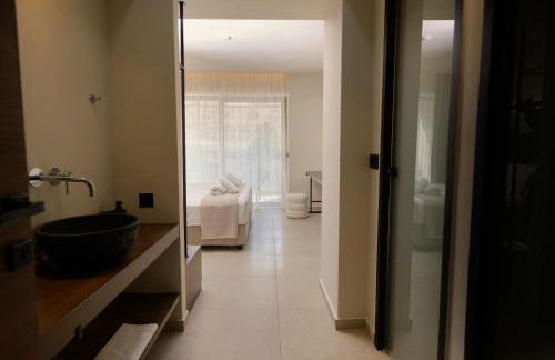 The Z Suites - Photo 16