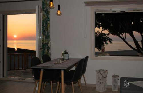 Genevieve Sea House - by the sea ....on the beach. - Foto 1