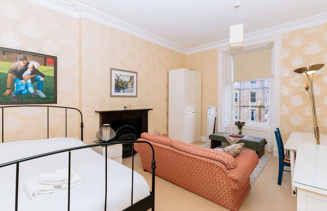 Spacious 4 Bedroom Apartment Near The Meadows/old Town - Foto 14