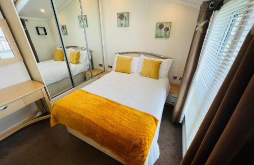 2 Bedroom Lodge TH35, Nodes Point, St Helens, Isle of Wight - Photo 7