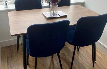 Comfy 2 bed house located at Wareham train station - Photo 4