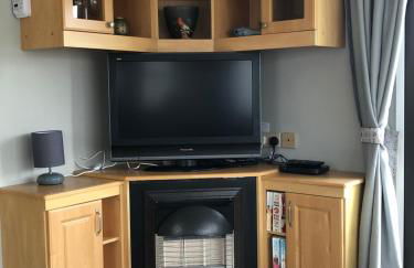 Norfolk Poppy Caravan - Sleeps 4 - WiFi and Sky TV Included - Foto 12