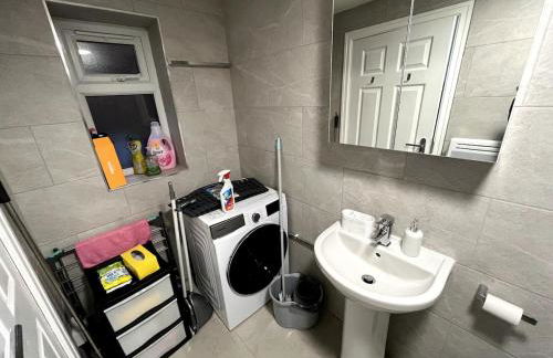 Cosy newly built Self-contained garden flat - Foto 6