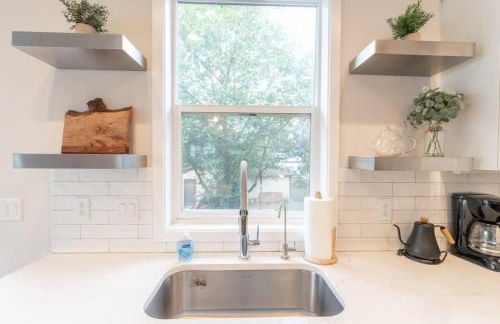 Comfy Family Home, Walkable Neighborhood + Patio! - Foto 26