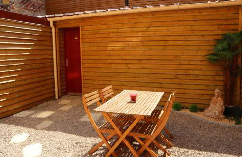 Le Moment Bien-Être - jacuzzi privatif, terrasse et parking privé gratuit au centre de Saint-Omer - Foto 4