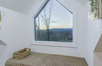 Ridgetop Hideaway 12-Guest Oasis with Hot Tub & Epic Views Near Winery Tours & Trails - Pets are allowed by request - Foto 23