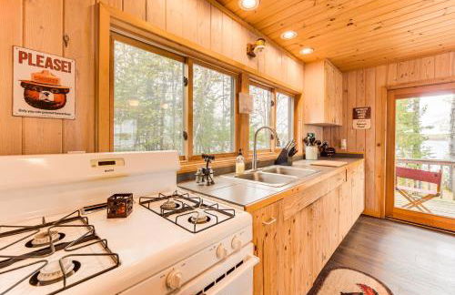 Private Peninsula! Modern-Rustic Fall Lake Cabin - Foto 12