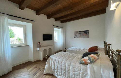 Fascino in Centro with private parking and 2 bedrooms & 2 bathrooms - Photo 4