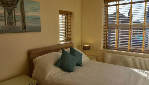 Spacious 2 double bed apartment - Free Parking - Central Beeston location - Foto 3