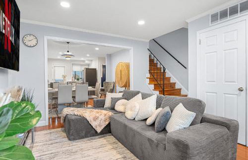 Modern 4BR Getaway 3 Min to OldTown Walk to Metro - Foto 6