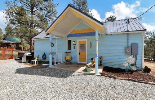 Timeless Pineview Cottage Hot Tub & Pet Friendly - Photo 35