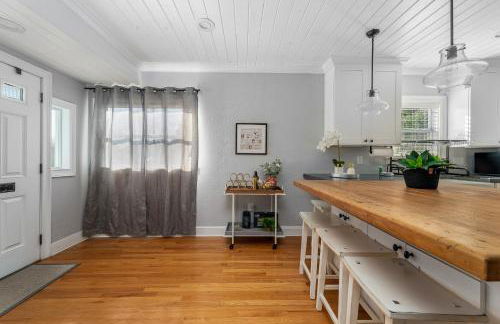 Tiny Home w MIL suite - 3 MI to DT - Foto 11