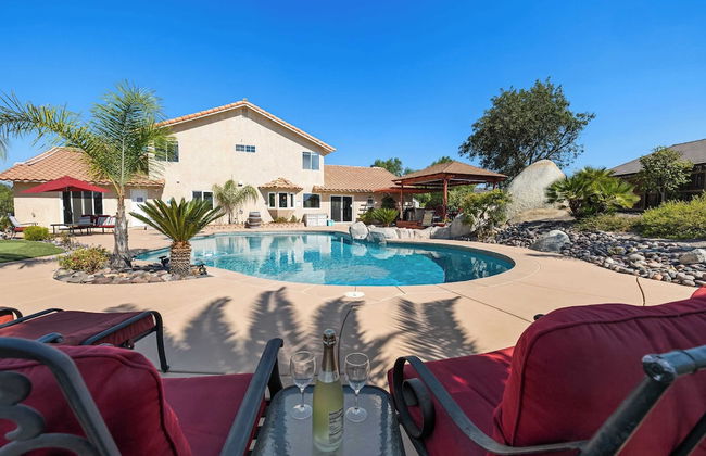 Chardonnay Charm by Avantstay Luxe Group Retreat w/ Pool Mins to Wineries - Foto 39