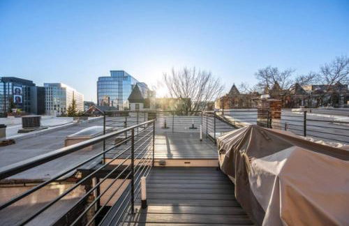 Sleeps 12 Downtown Entire home with rooftop - Foto 14