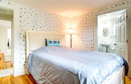 2 Mi to Beach Walkable Coastal Gem in Hyannis! - Photo 16