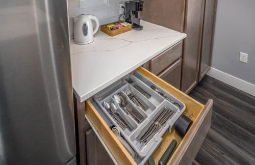 Walnut Hills, 5min to UC, Sleeps 7ppl, Lux Beds, Smart TVs - Foto 29