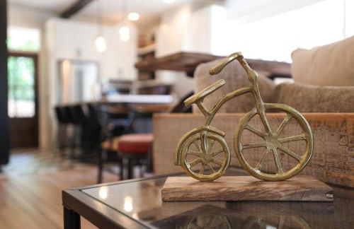 Tovey House-Walk to Downtown and Campus - Photo 18