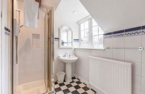 2BR Cottage and Parking, 10 Mins to Windsor - By Tempstay - Foto 10