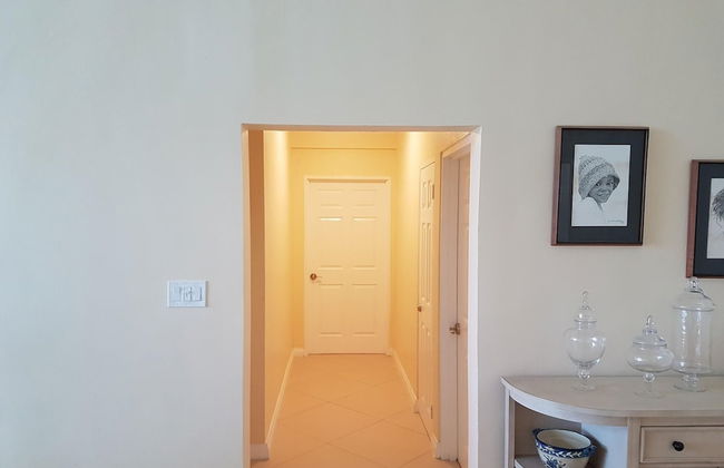 Je Suis Jamaica - 4 B R Beachfront Villa w Staff - Photo 18