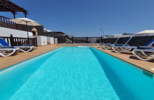 Lujosa Villa 4 hab Piscina, Jacuzzi y Vistas Mar - Photo 7