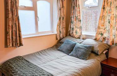 Three Bedroom Bungalow ideal for families or contractors Highbridge - Photo 26