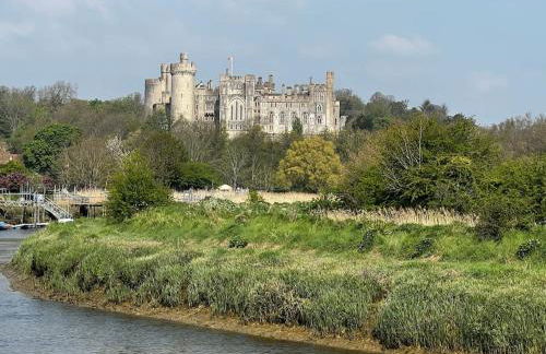 Quirky 1 bedroom barn on the river in Arundel - Foto 19