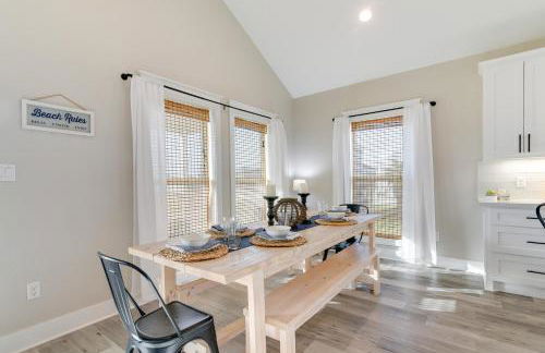 Relax Poolside, Walk to Sand! Galveston Family Gem - Foto 7