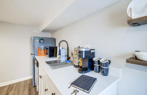 Walkable Location Modern DC Apt with Yard Access! - Foto 11