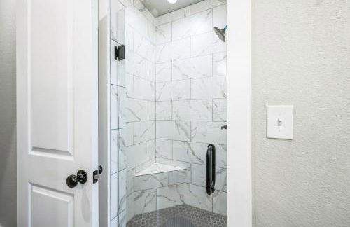 Stunning New Kitchen, Mins to Lake, Gas Firepit, Mins to Glen Rose Medical Center - Foto 27