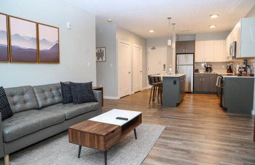 Luxury apartment with gym, steps from commuter rail #4011 - Foto 21