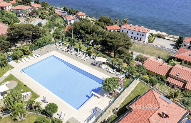 3 bedroom Apartment in Cipressa with swimming pool and garden - Photo 30