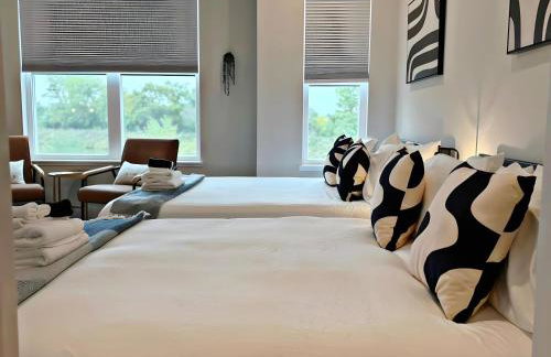 Modern 4BR Townhouse with Parking & Lake Views - WVille rep 4 - Foto 20