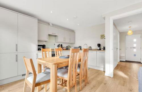 Comfortable 4BR stay in Bourne, Free Parking, Sleeps 7, Families & Contractors Welcome - Foto 26