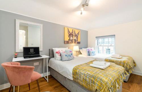 Town Center Apartment with 55” Smart TV+Netflix - Photo 12