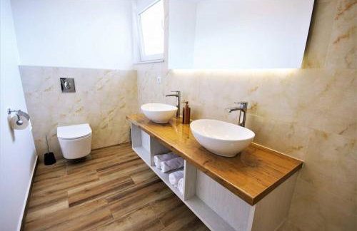 New Villa with Pool - Foto 10