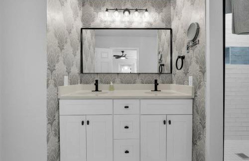 NEW! The White House, with 2 King Ensuites close to Parris Island and Downtown - Foto 39