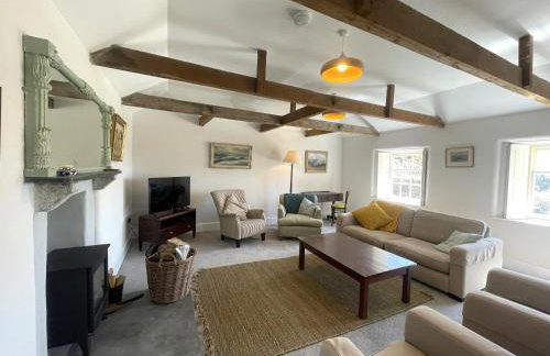 The Coach House within heritage Tregrehan Garden on Cornwall's South Coast - Photo 6