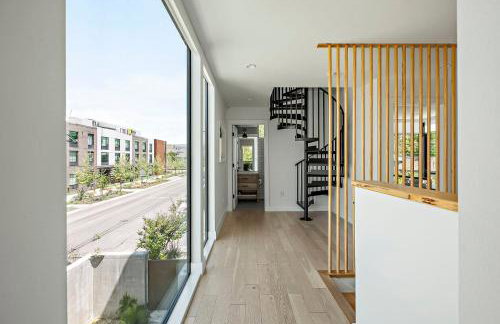 Rooftop Deck, DT City Views, Modern Eastside Oasis - Foto 42