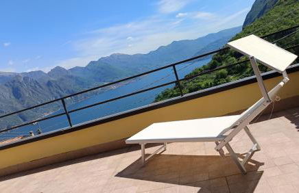 EnjoyIseoLake - Le Terrazze - 2 rooms flat with a pool and a terrace with a stunning lake view - Foto 13